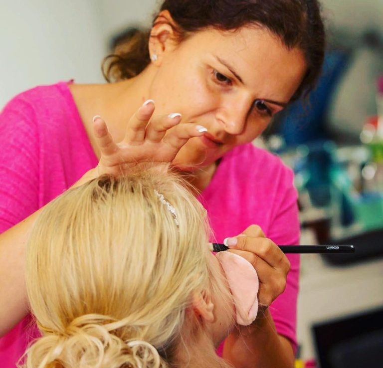 Prospekt über einen Make-up Nachhilfekurs