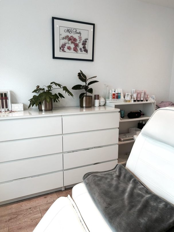 Liege für die Kosmetikbehandlungen